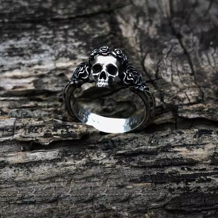 ANILLO CALAVERA CON ROSAS