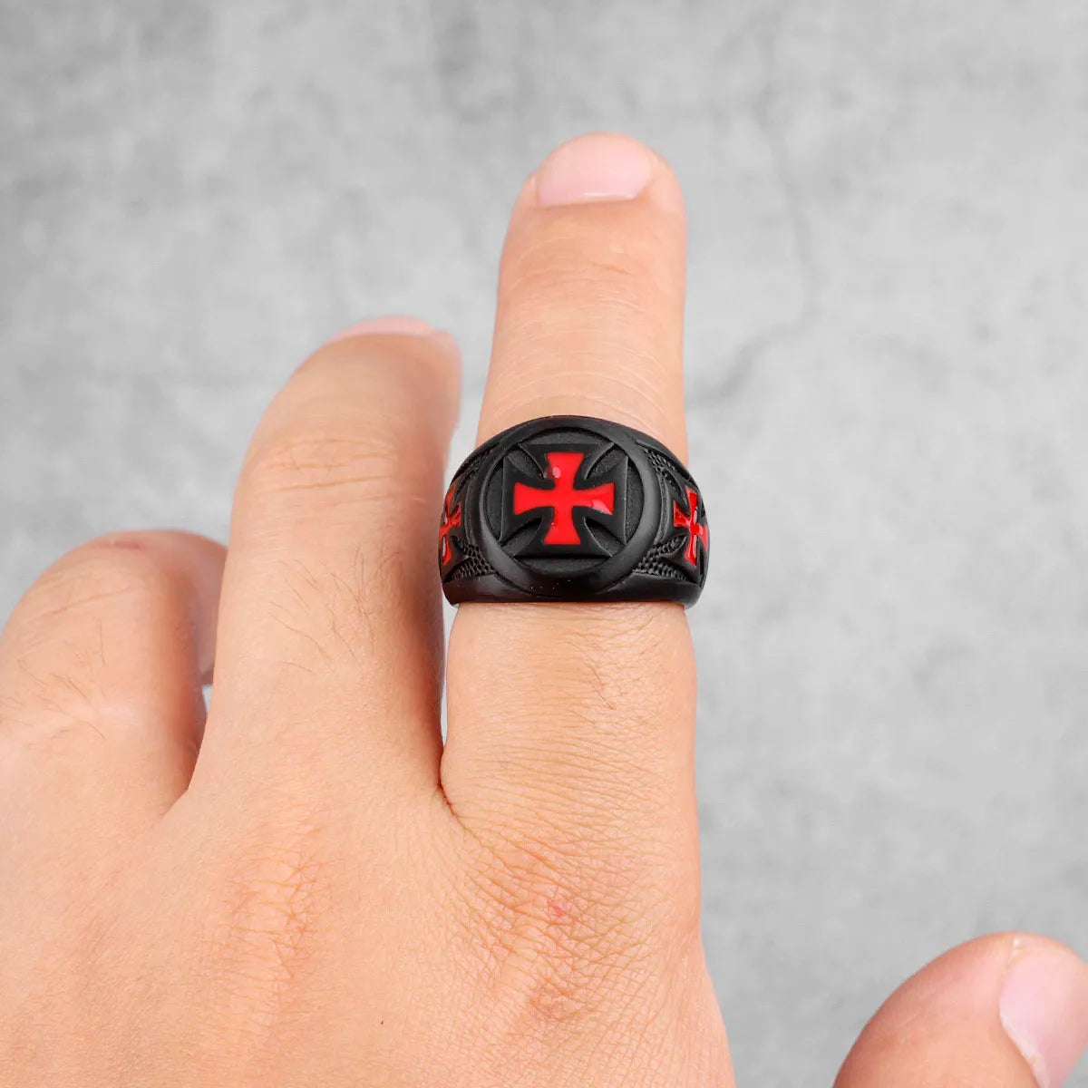 ANILLO NEGRO CRUZ ROJA TEMPLARIA