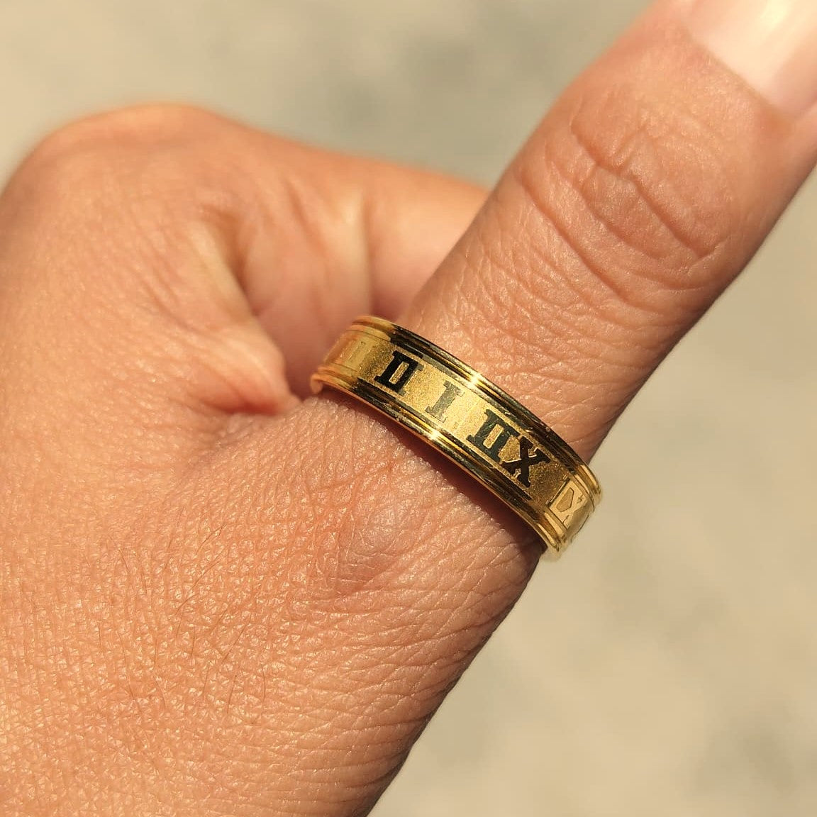 ANILLO ROMANO DORADO DELGADO