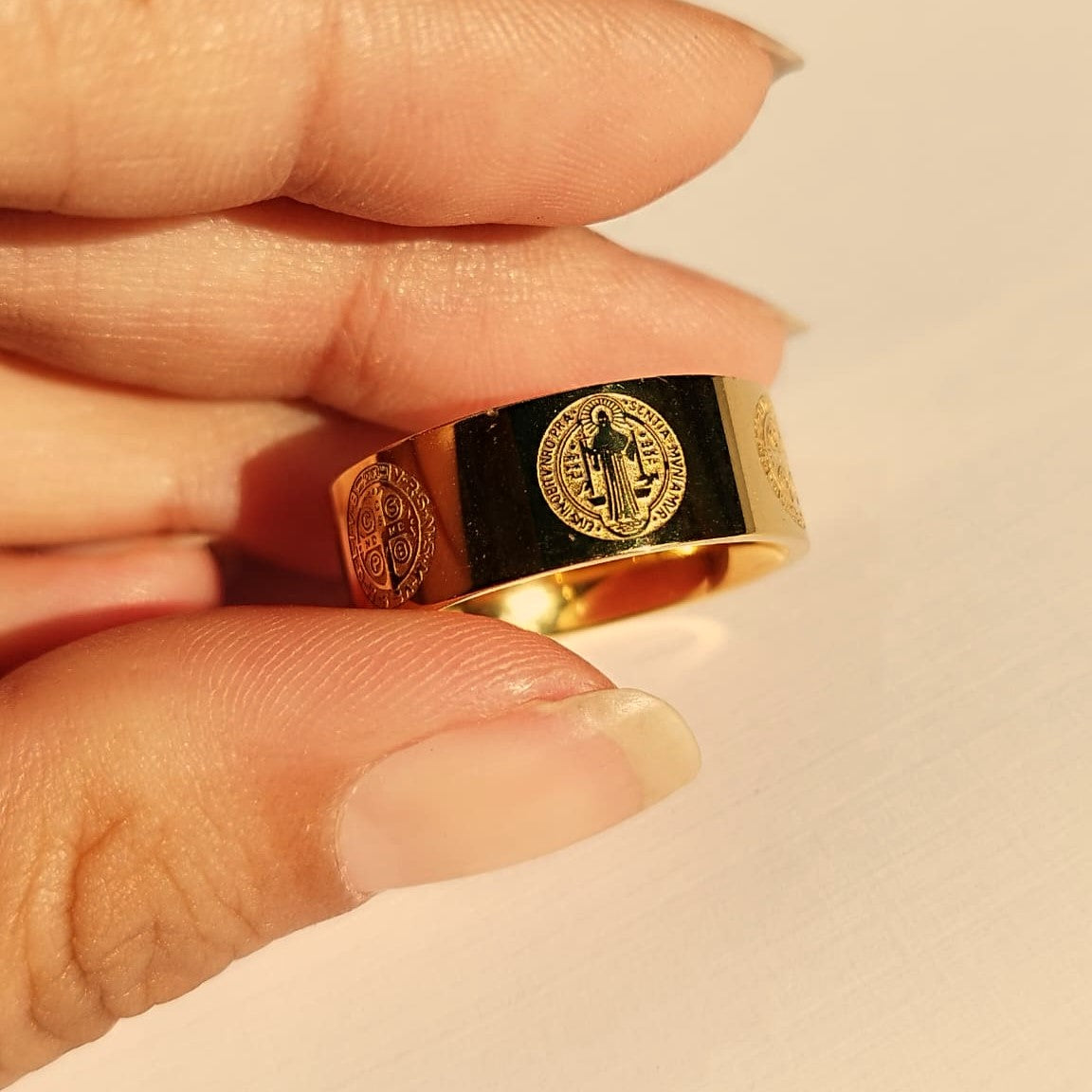 ANILLO SAN BENITO DORADO