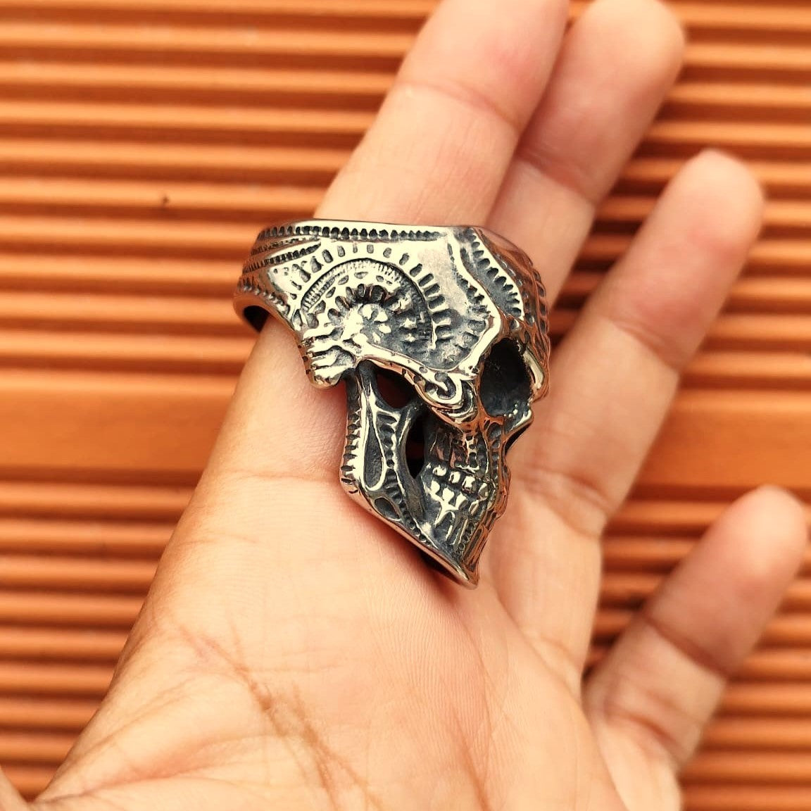 ANILLO CALAVERA