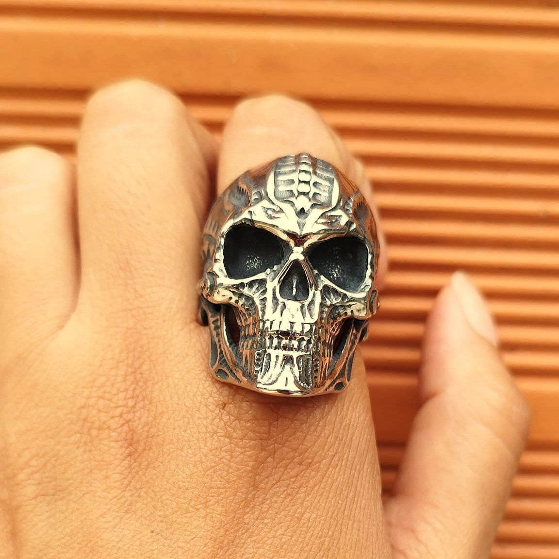 ANILLO CALAVERA