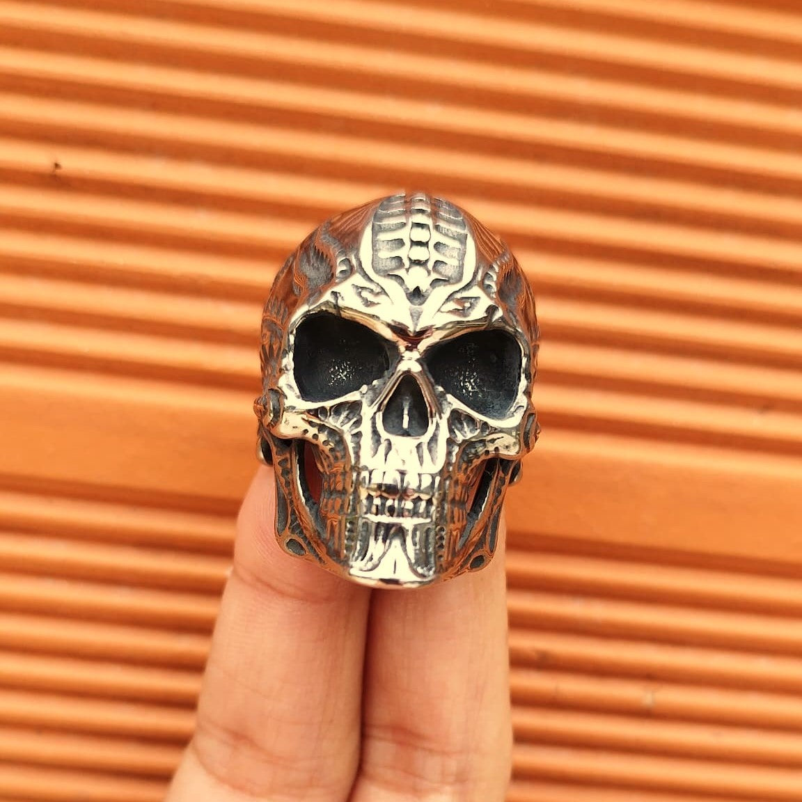 ANILLO CALAVERA