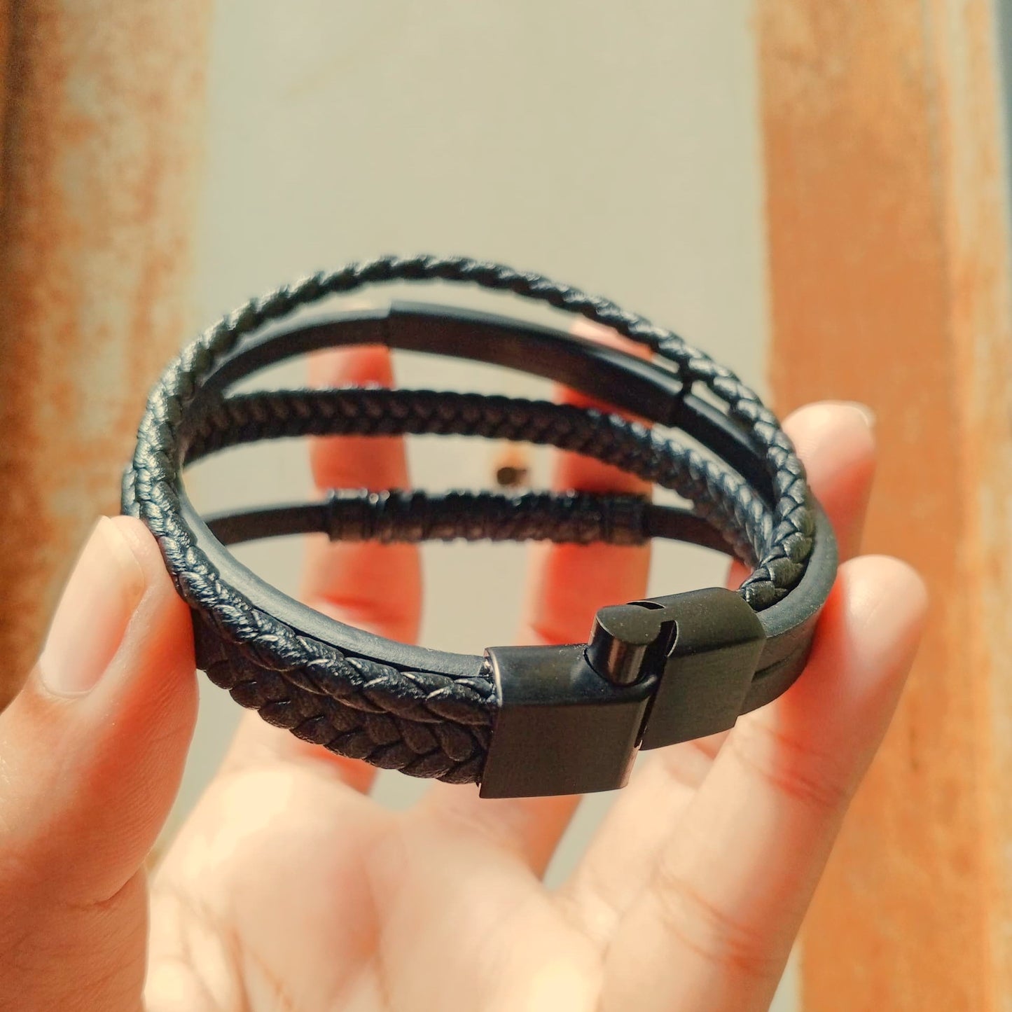 PULSERA NEGRA 4 EN 1