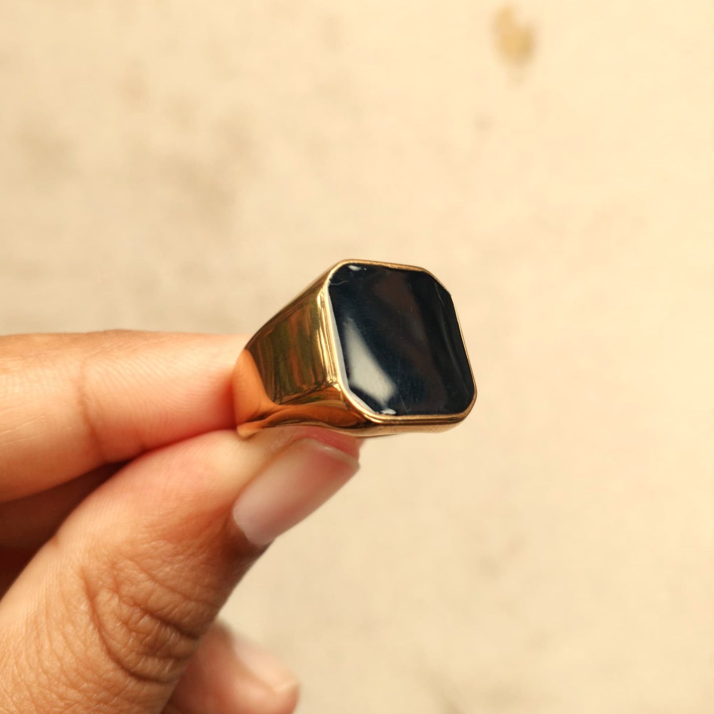 ANILLO DORADO CON NEGRO (15)