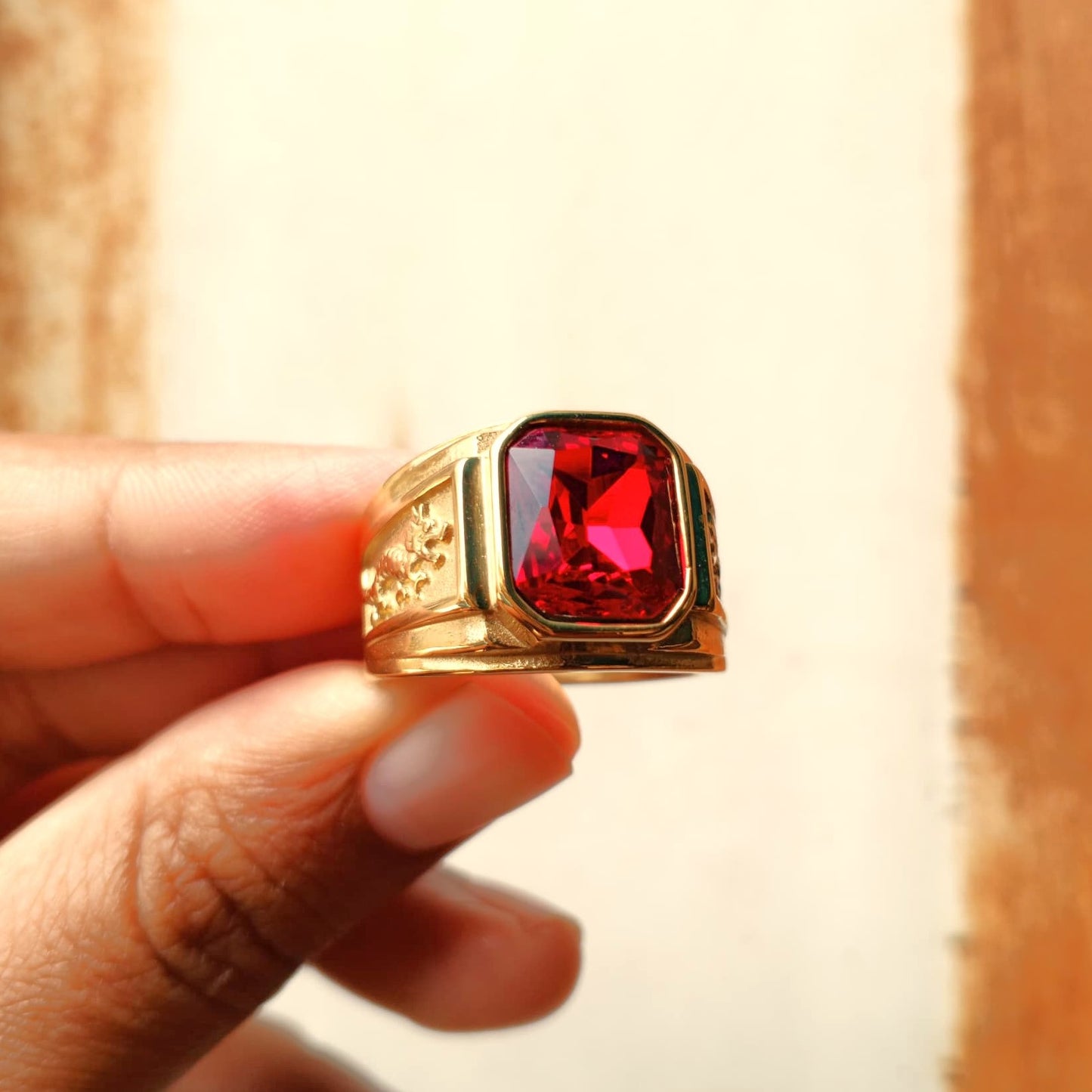 ANILLO DRAGON PIEDRA ROJA
