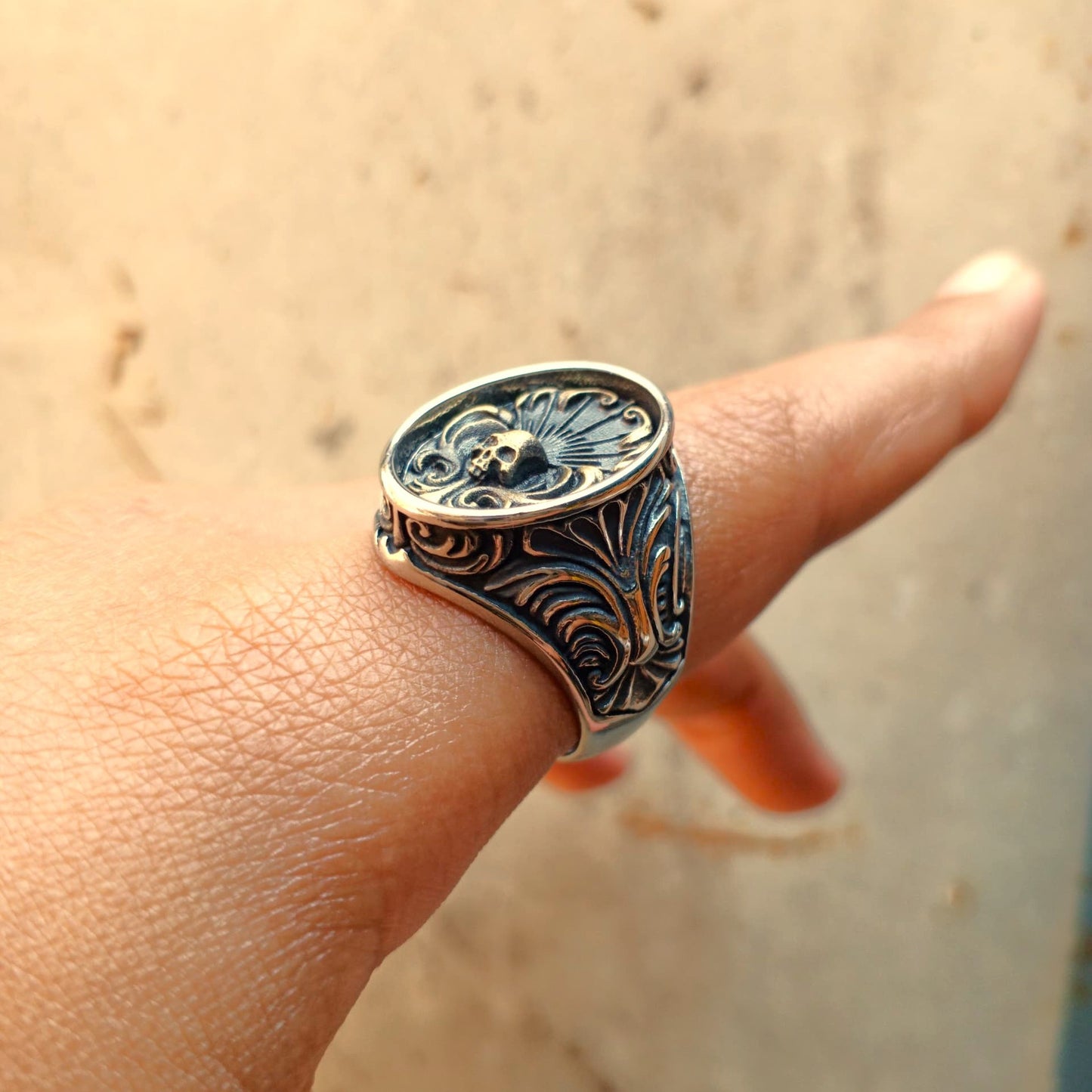 ANILLO CON CALAVERA