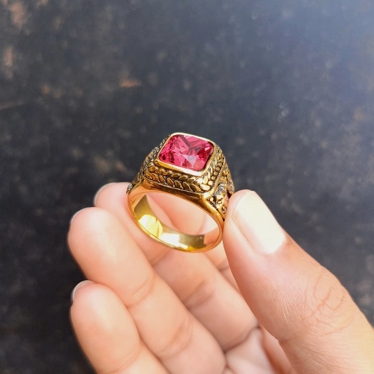 ANILLO DORADO PIEDRA CON DRAGON