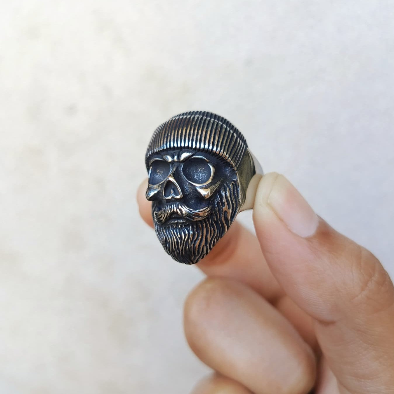 ANILLO CALAVERA CON GORRITO