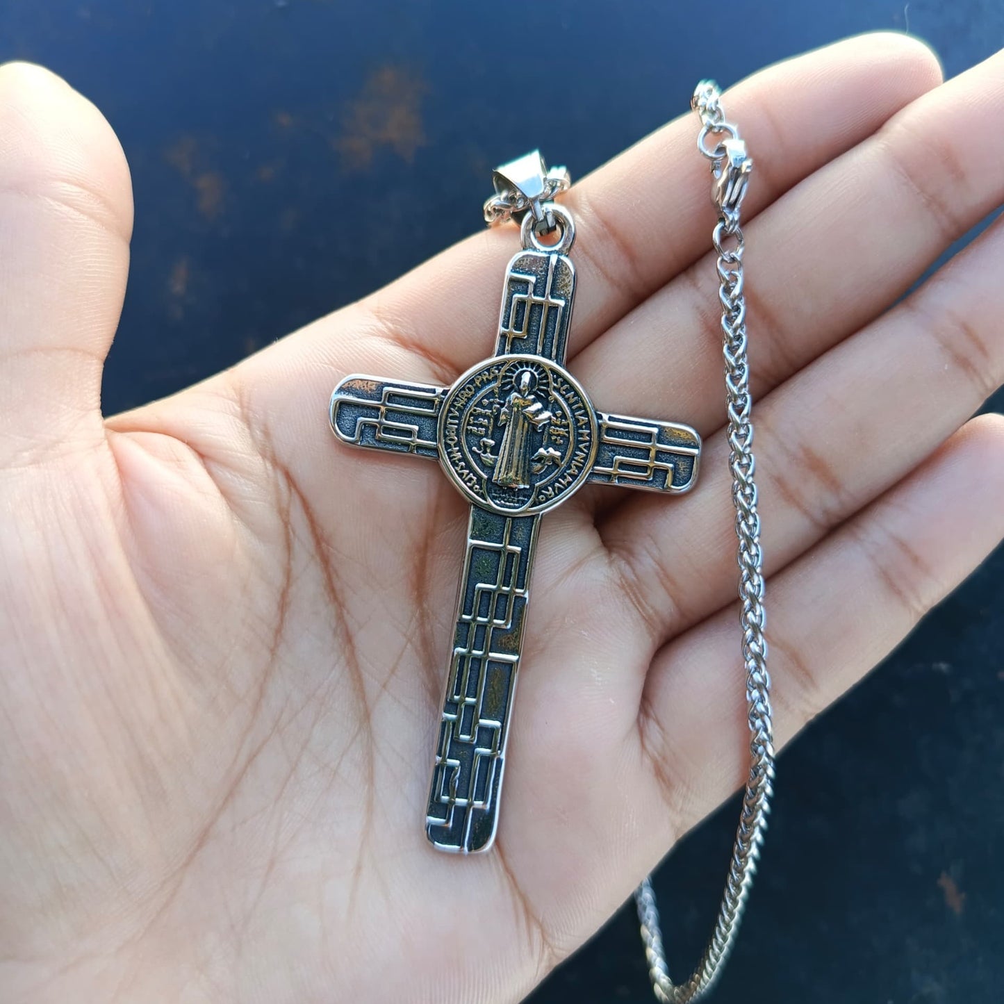 COLLAR CRUZ CON MEDALLA SAN BENITO