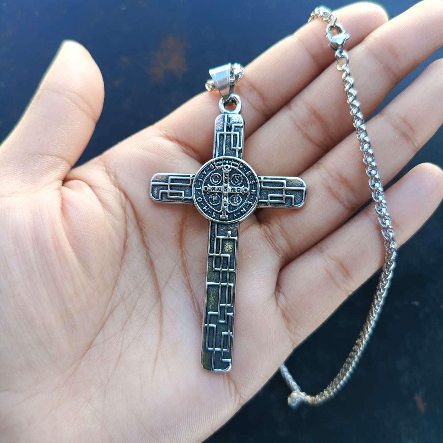COLLAR CRUZ CON MEDALLA SAN BENITO