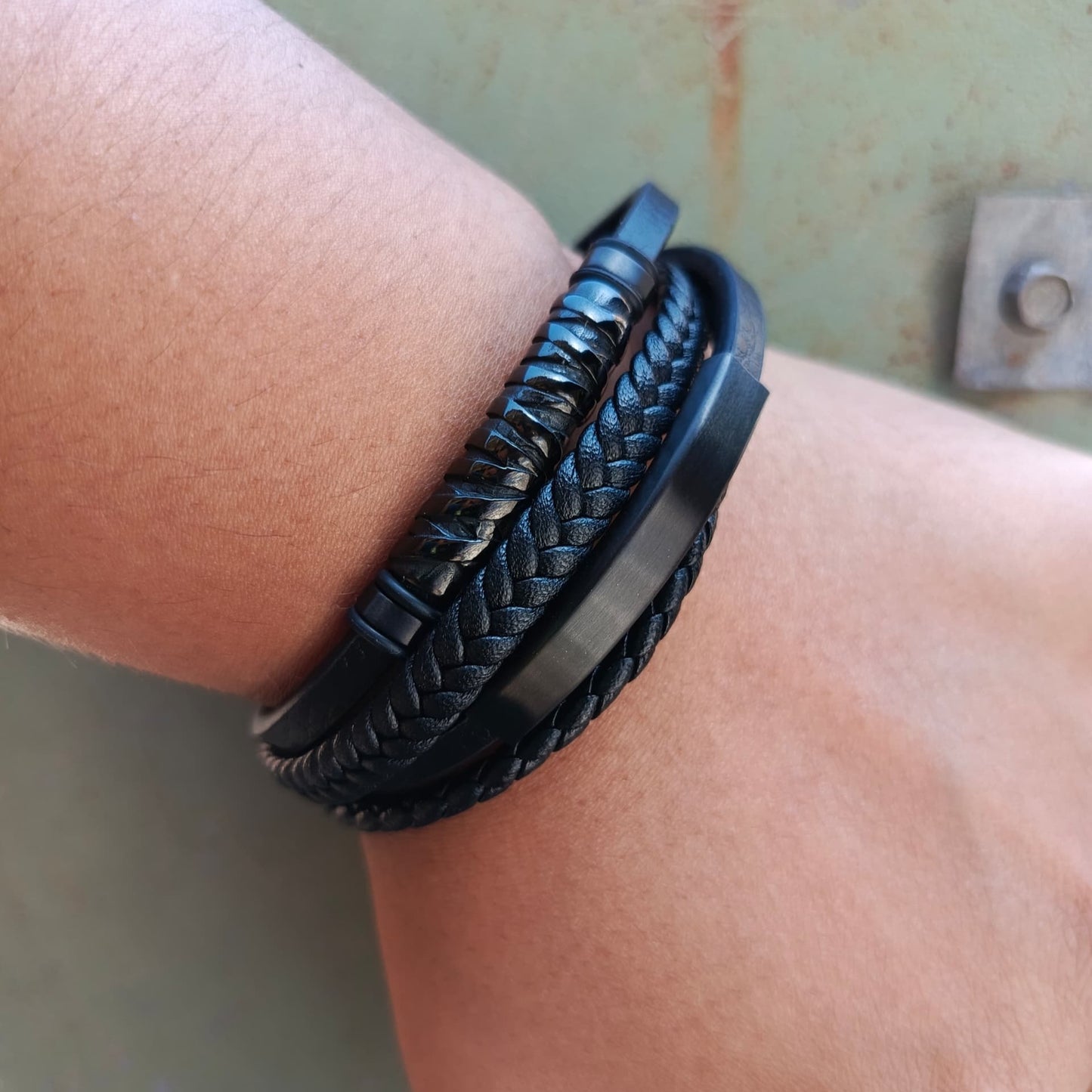 PULSERA NEGRA 4 EN 1