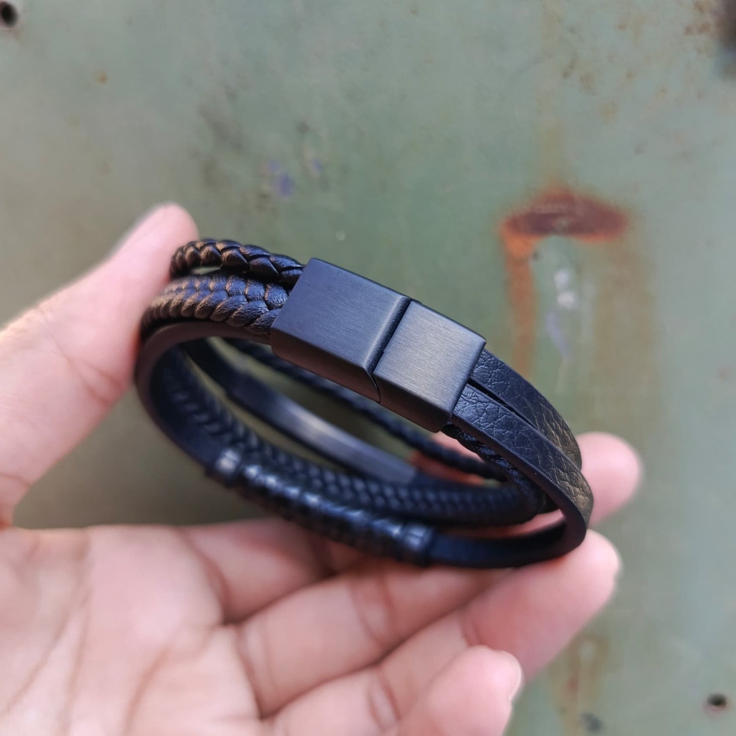 PULSERA NEGRA 4 EN 1