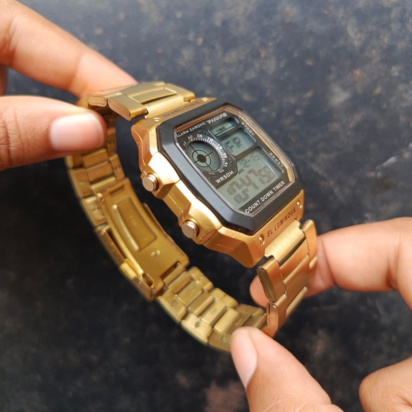 RELOJ DORADO ELEGANTE