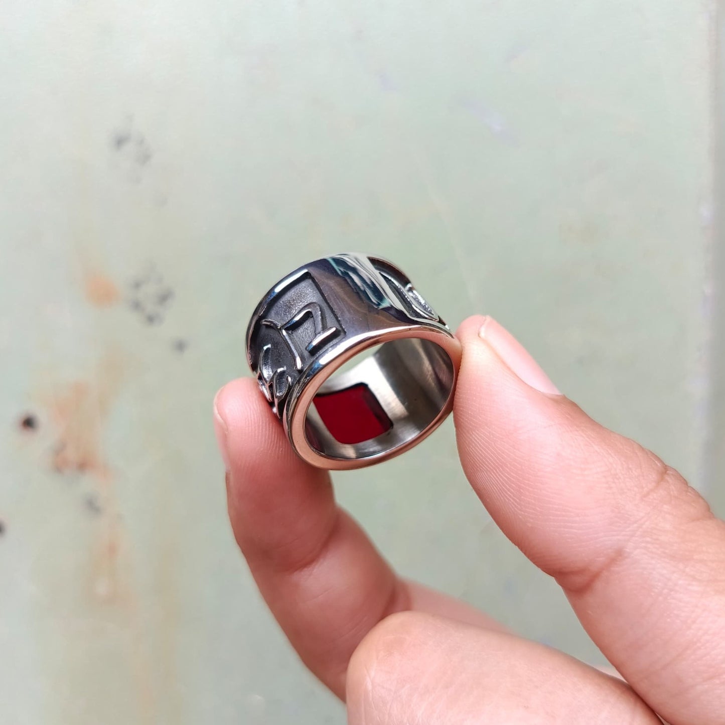 ANILLO MANTRA PIEDRA ROJA