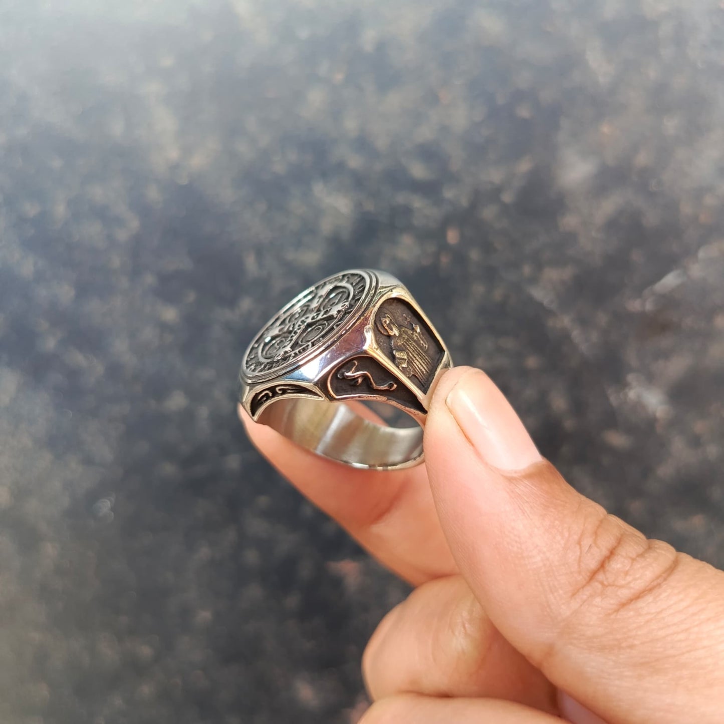 ANILLO SAN BENITO CUADRADO (CON DETALLES)