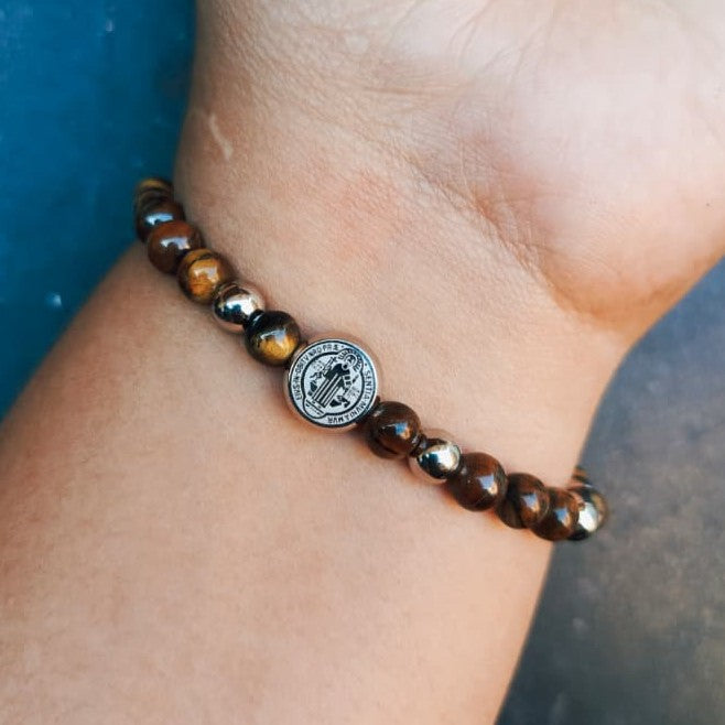 PULSERA SAN BENITO PLATEADA CON MARRON