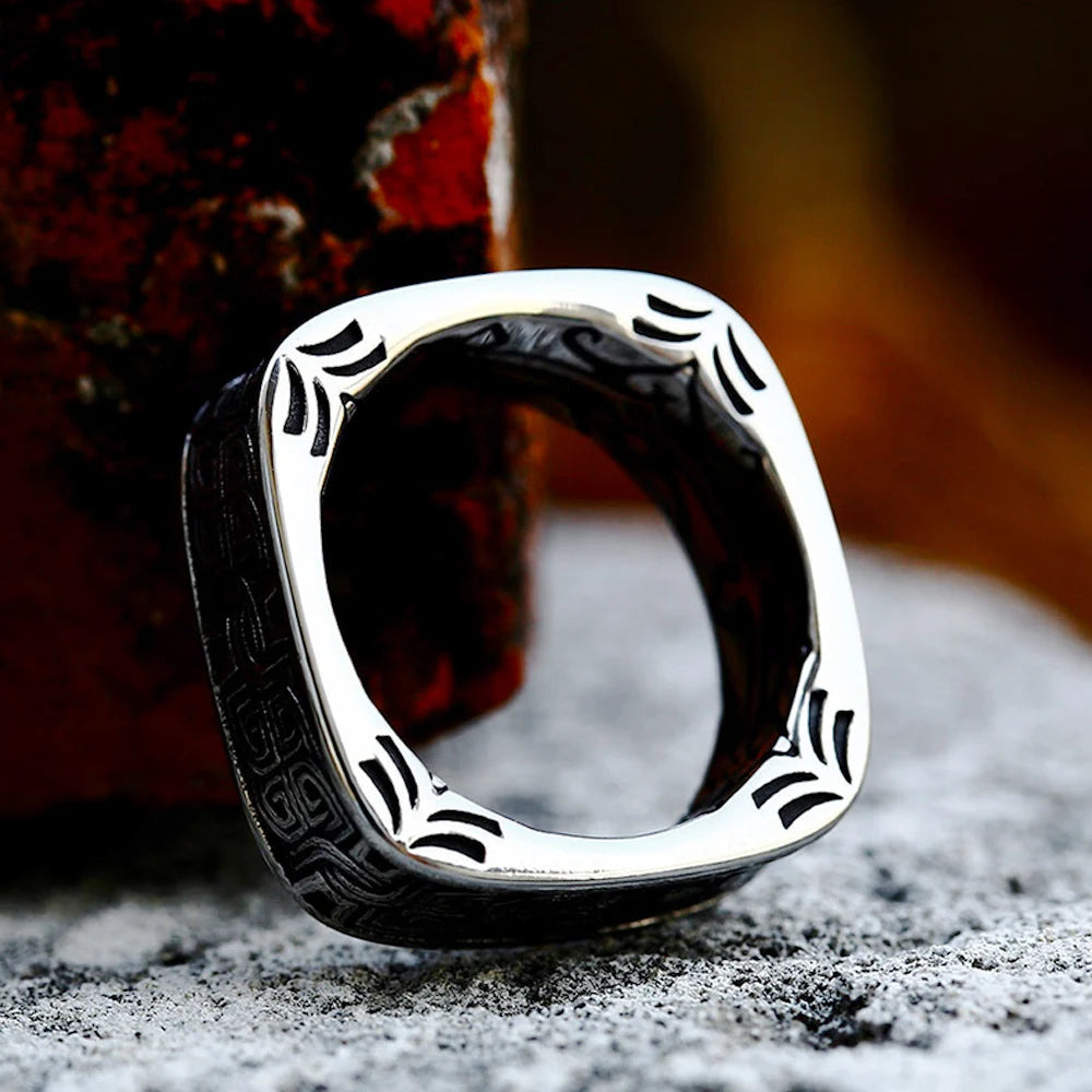 ANILLO LISO CUADRADO VIKINGO