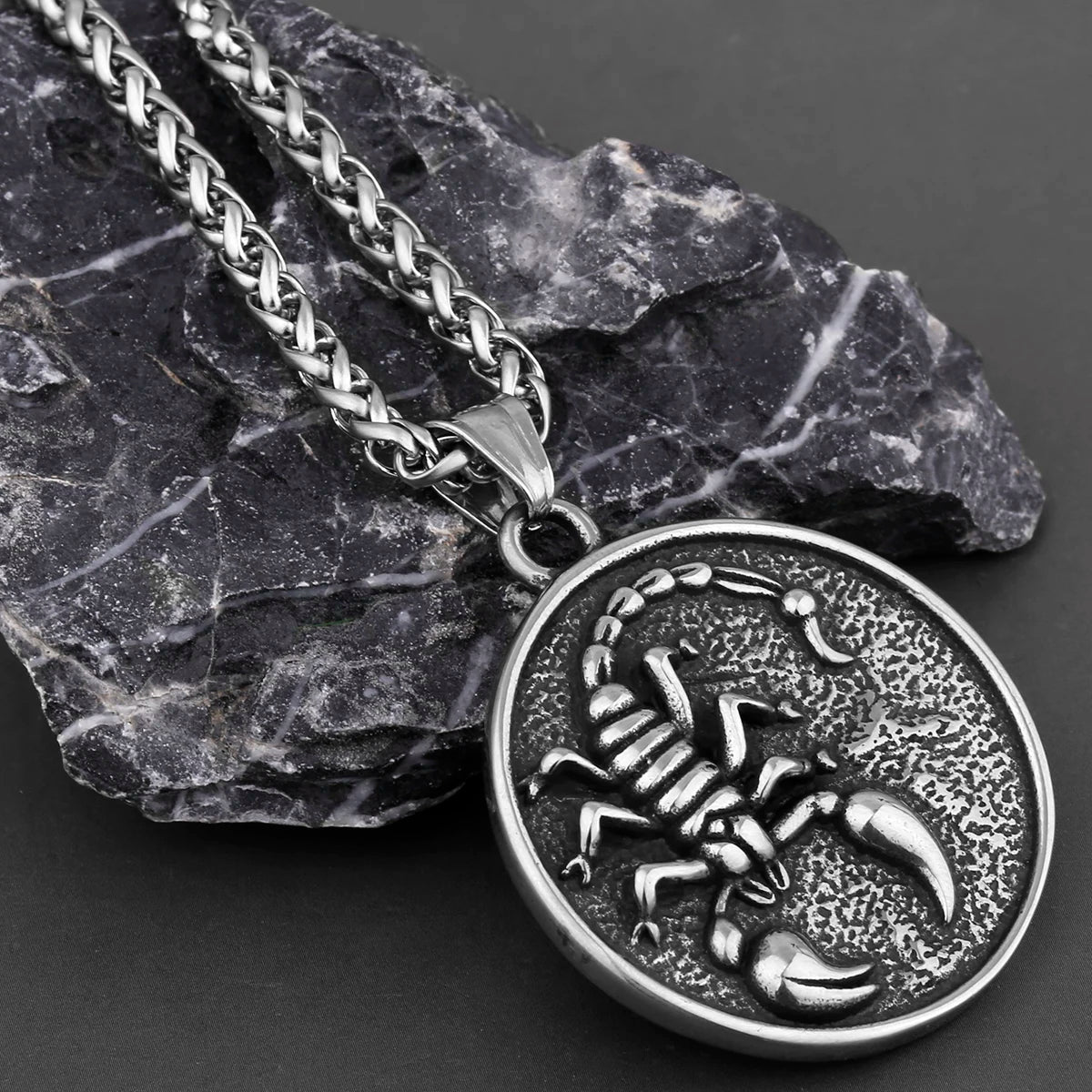 COLLAR ESCORPION