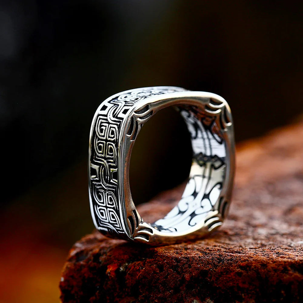 ANILLO LISO CUADRADO VIKINGO