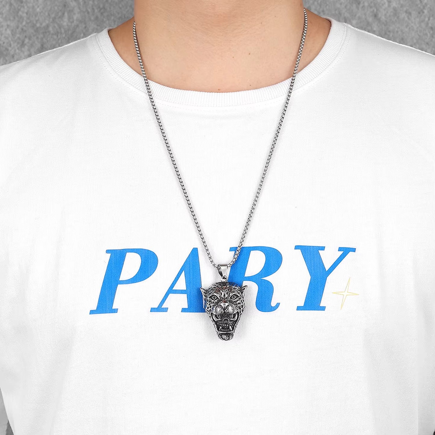 COLLAR LEON CON CALAVERA