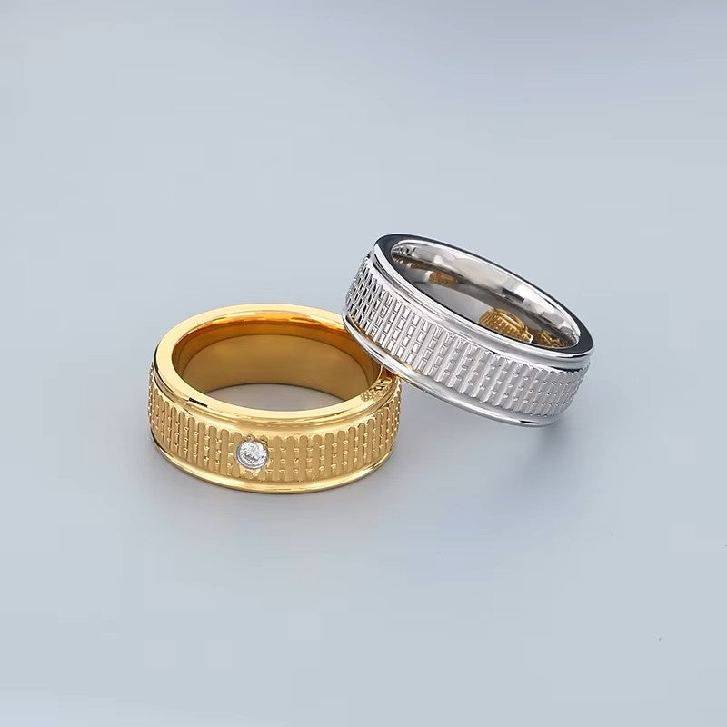 ANILLO LISO CON DIAMANTE