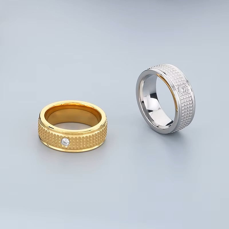 ANILLO LISO CON DIAMANTE