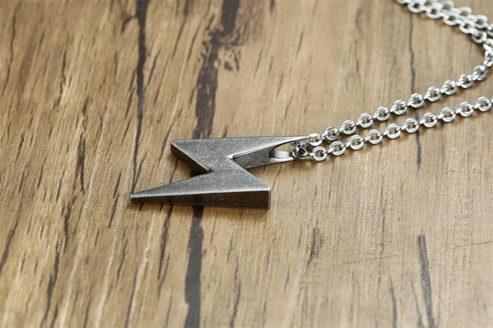 COLLAR FORMA DE RAYO ACERO