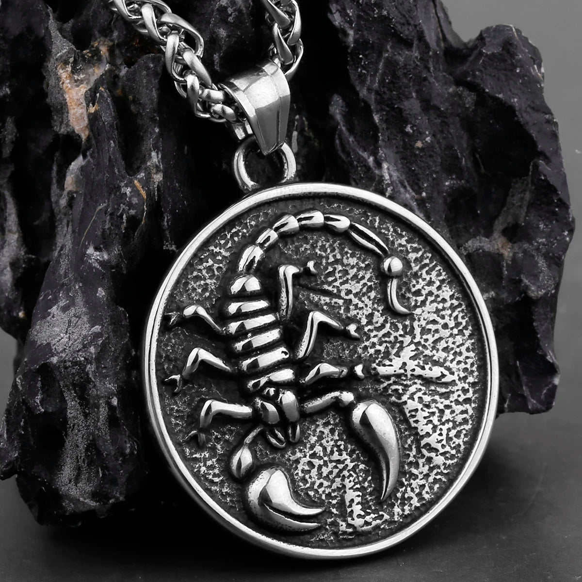 COLLAR ESCORPION