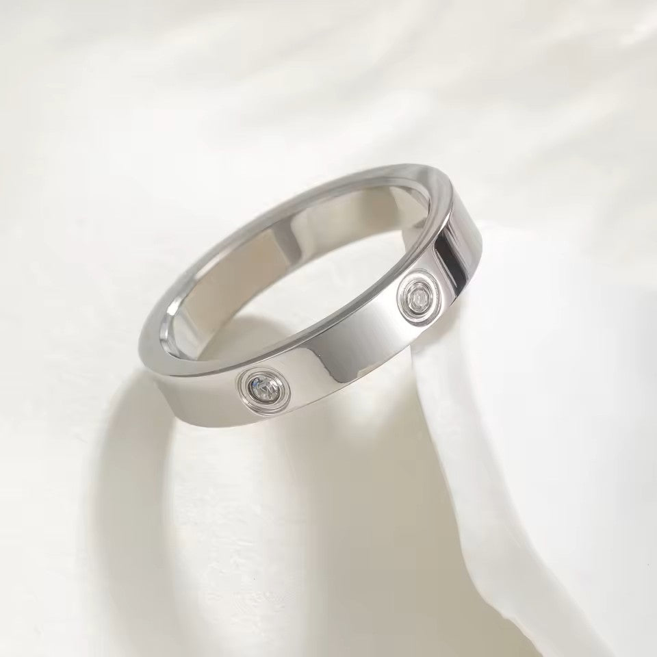 ANILLO LISO CON PIEDRAS