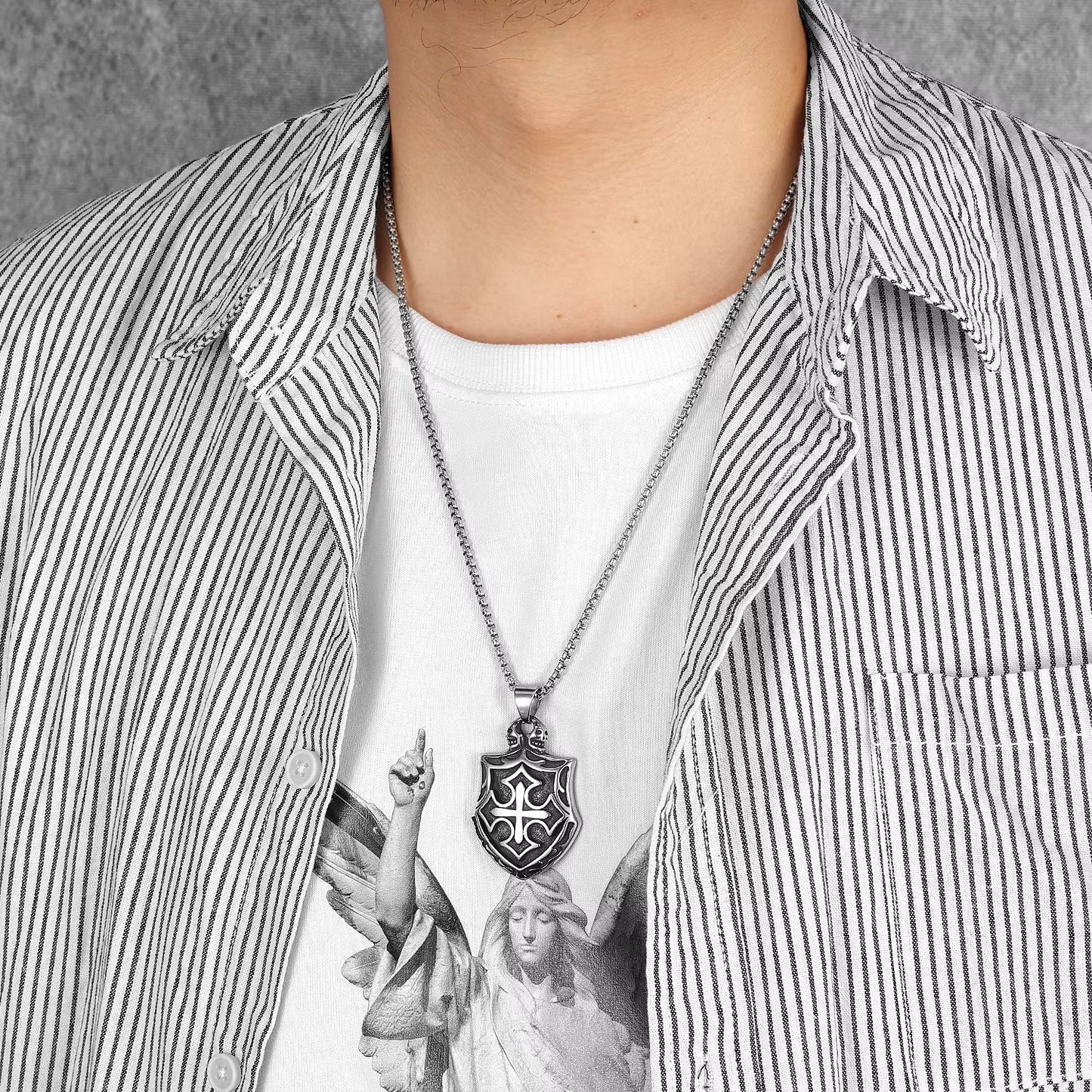 COLLAR ESCUDO CON CRUZ