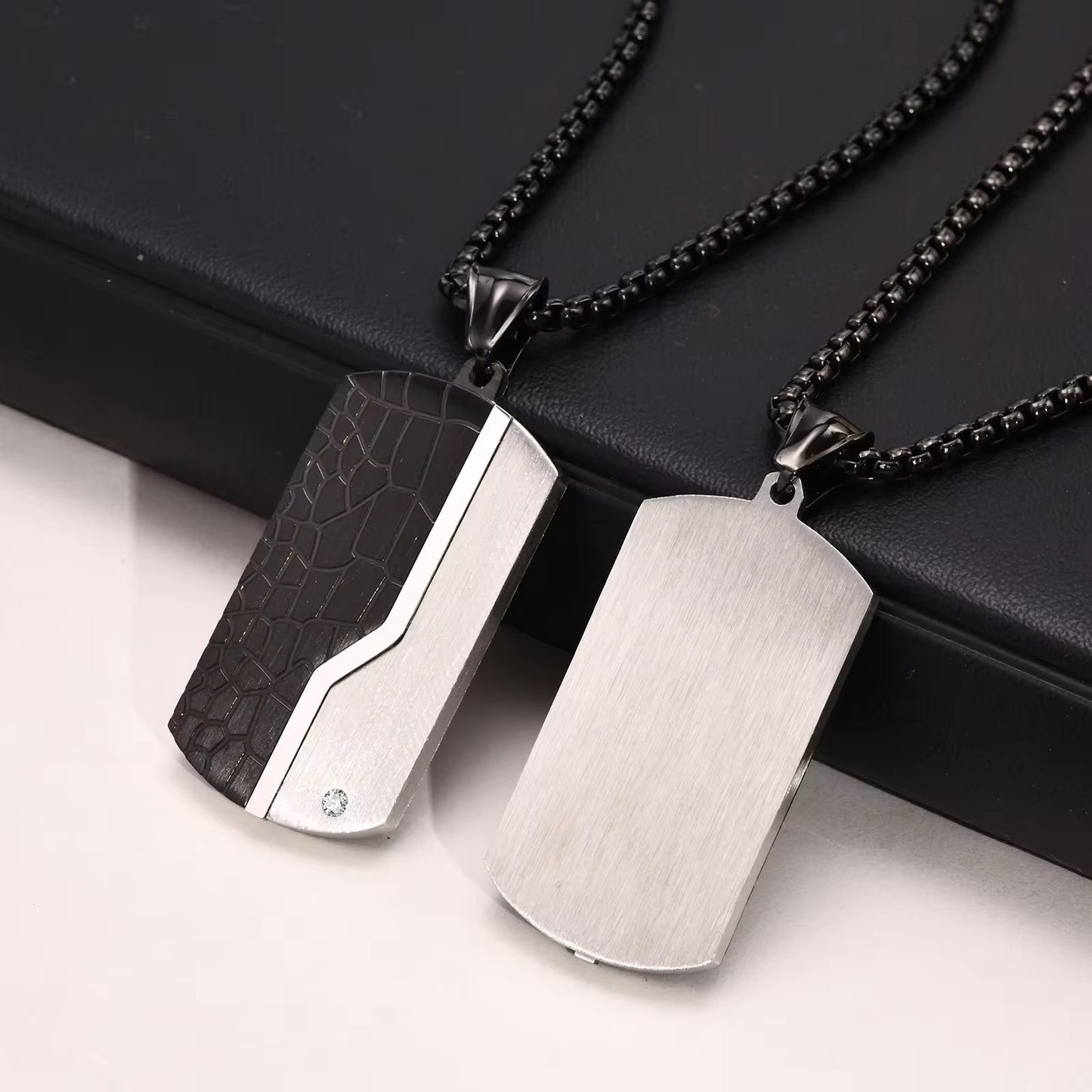 COLLAR TIPO PLACA