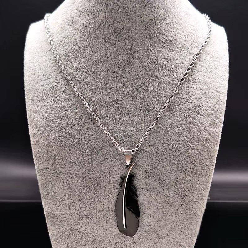 COLLAR PLUMA