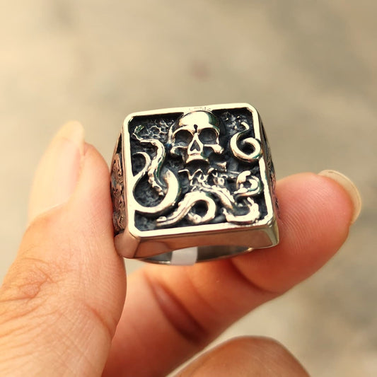 ANILLO CALAVERA
