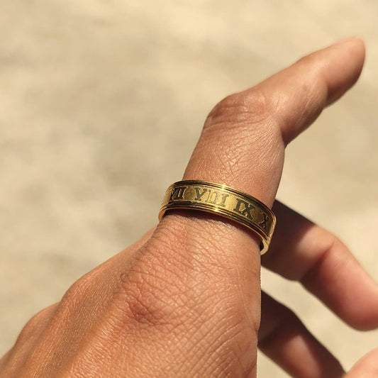 ANILLO ROMANO DORADO DELGADO