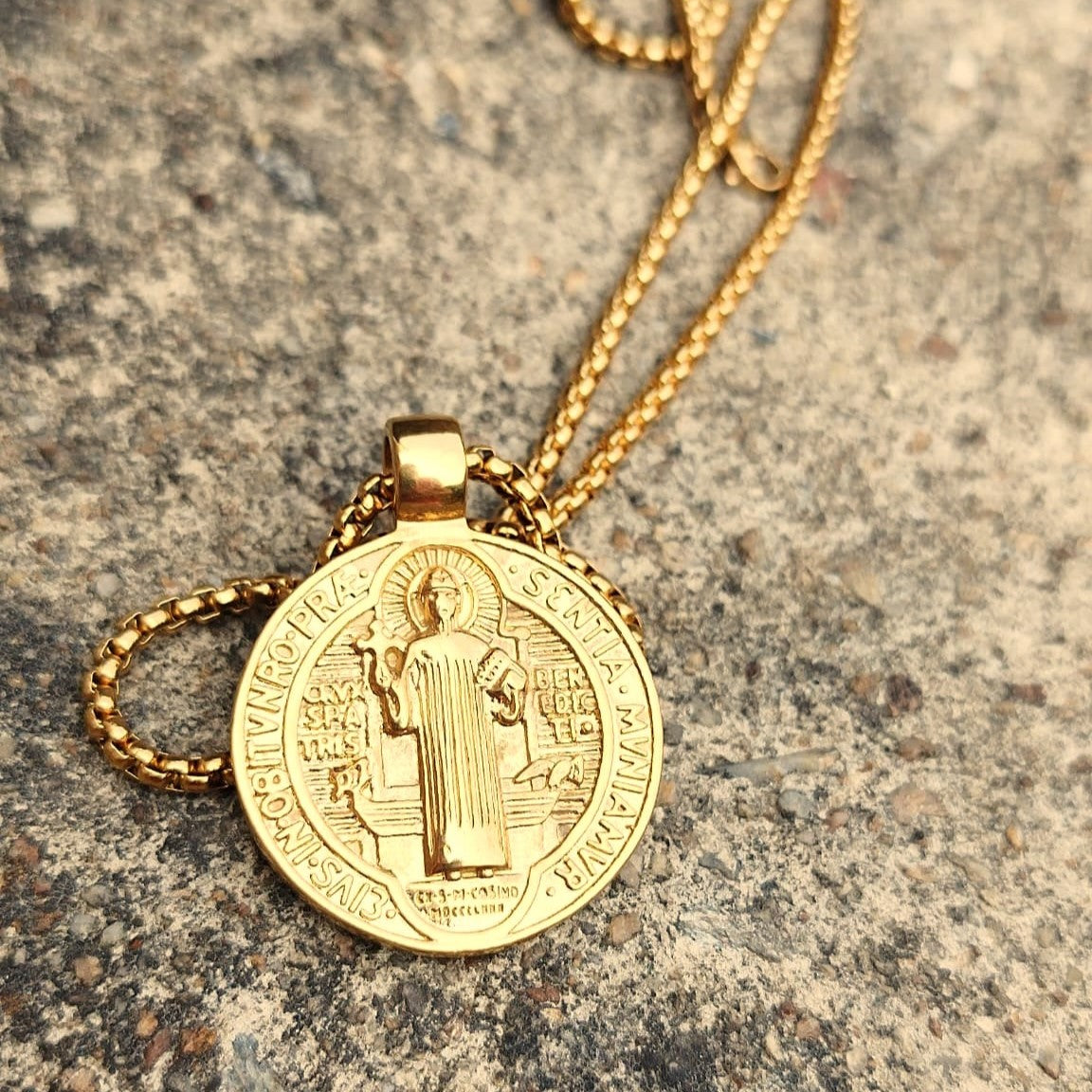 COLLAR SAN BENITO DORADO REVERSIBLE