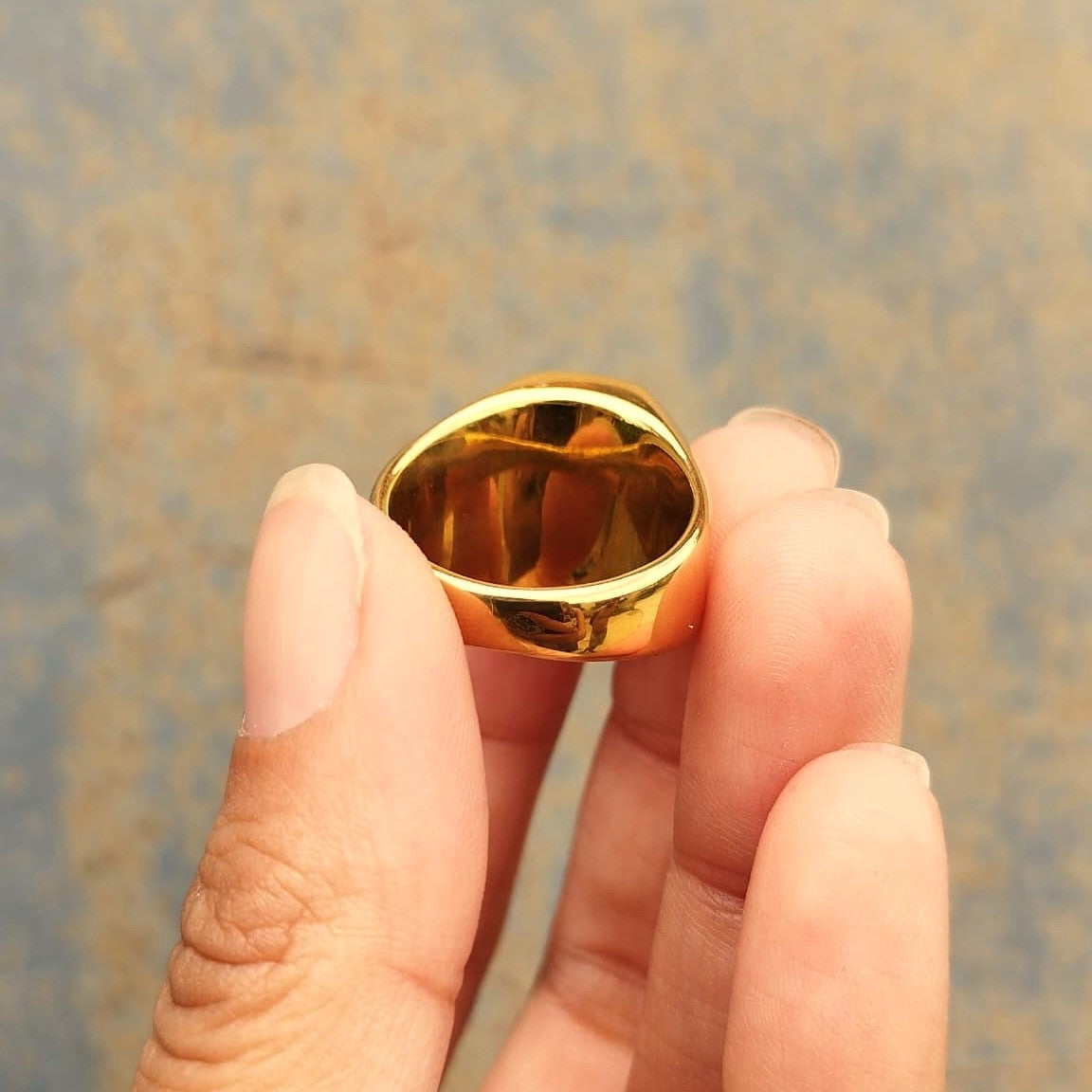 ANILLO DORADO PIEDRA ROJA