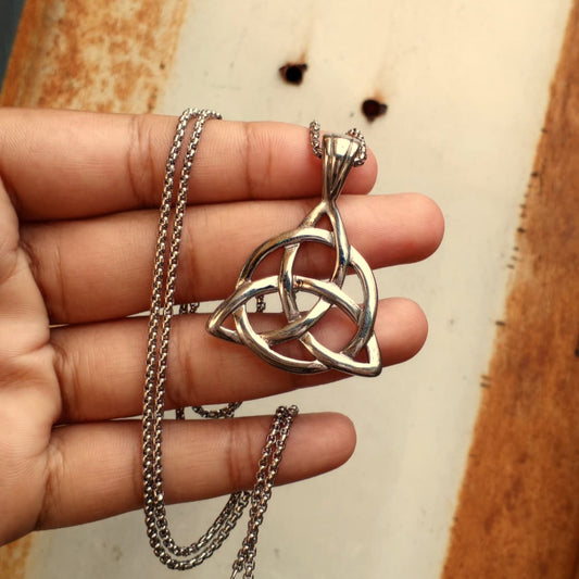 COLLAR TRIQUETA