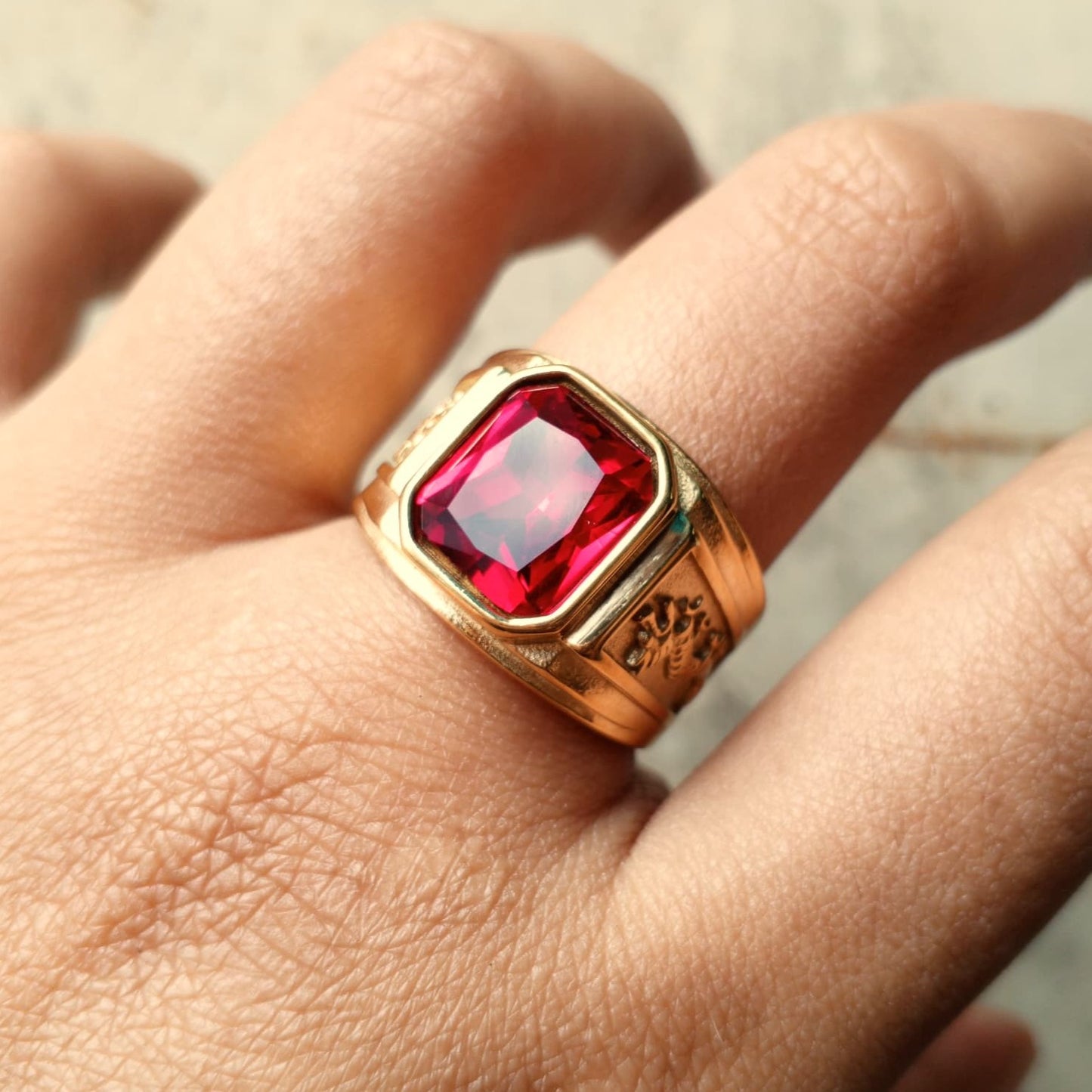 ANILLO DRAGON PIEDRA ROJA