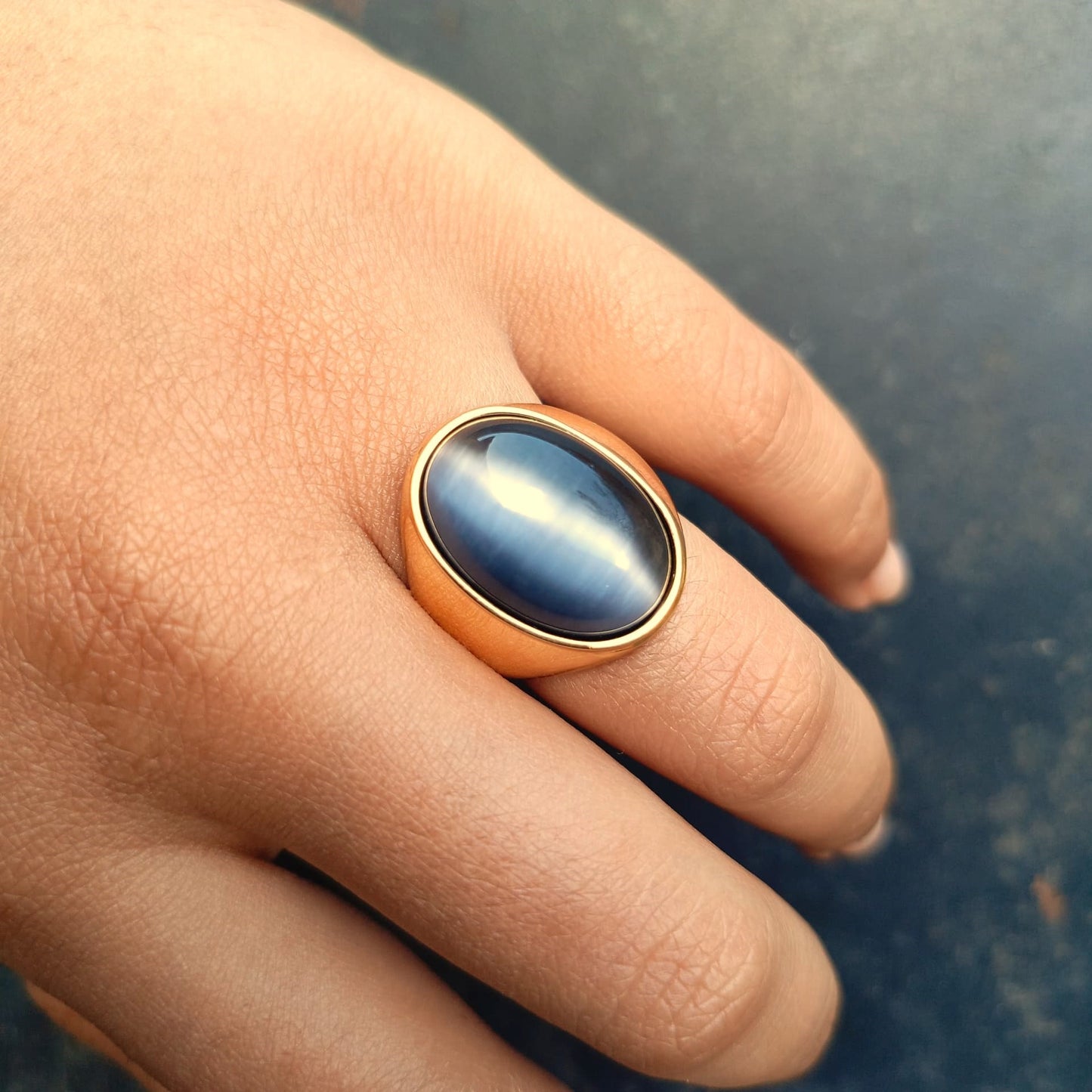 ANILLO ELEGANTE PIEDRA OVALADA