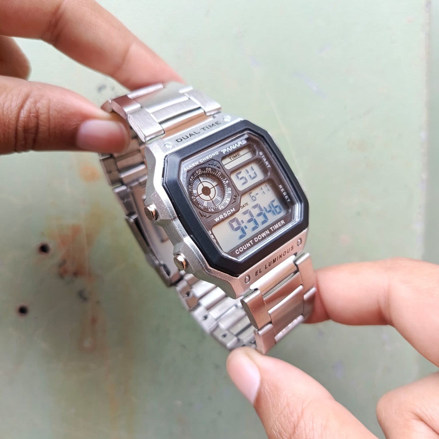 RELOJ PLATEADO ELEGANTE