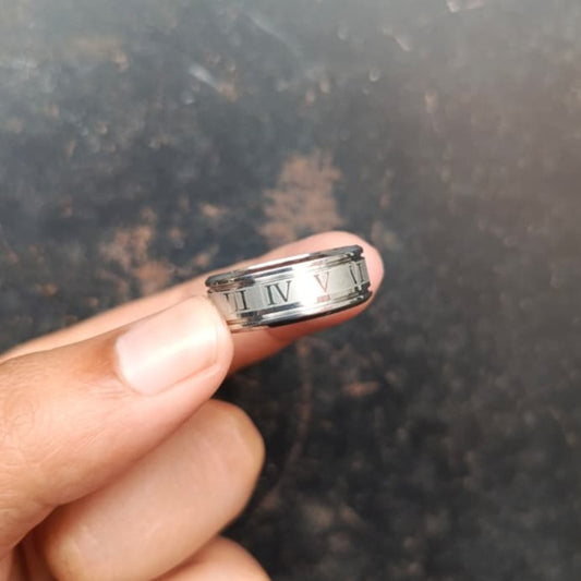 ANILLO ROMANO PLATEADO GRUESO