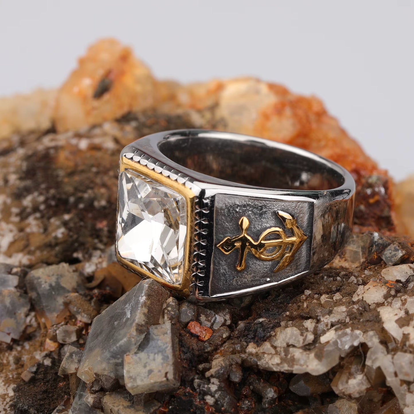 ANILLO CON PIEDRA Y ANCLA