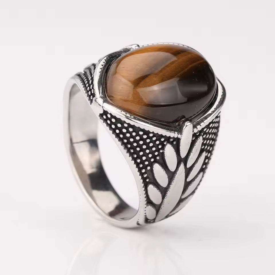 ANILLO CON PIEDRA OVALADA