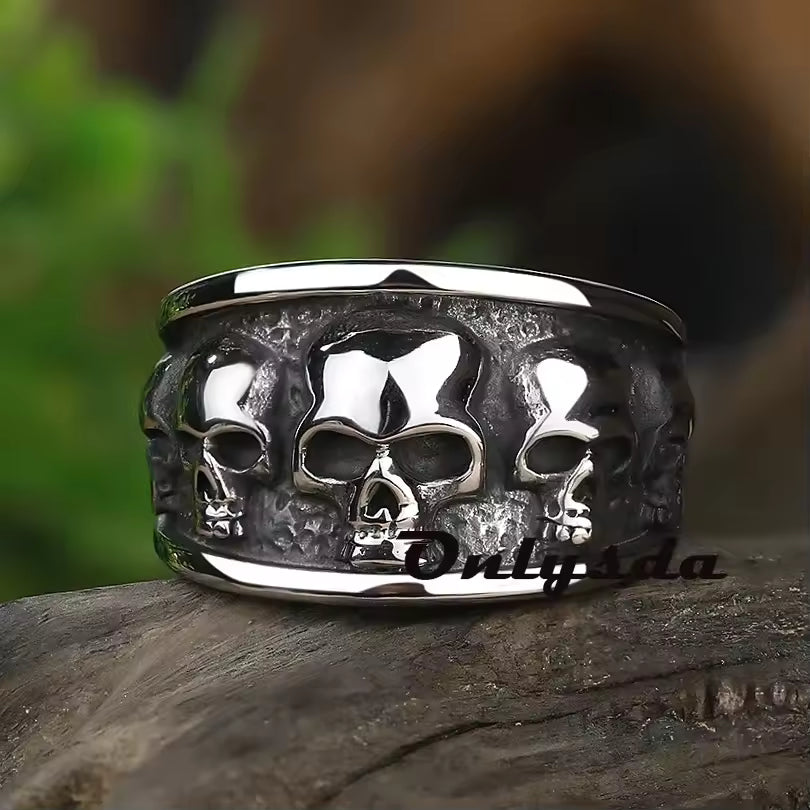 ANILLO CON CALAVERAS