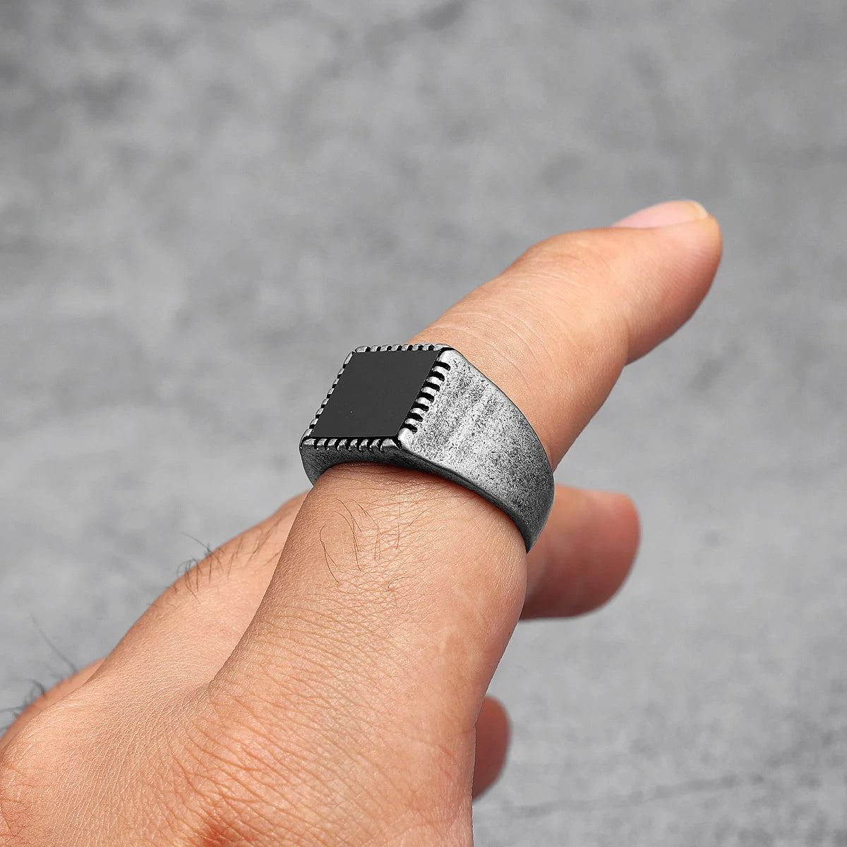 ANILLO CUADRADO ENVEJECIDO