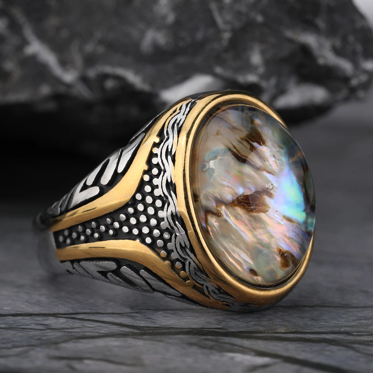 ANILLO CON PIEDRA Y DISEÑO VINTAGE