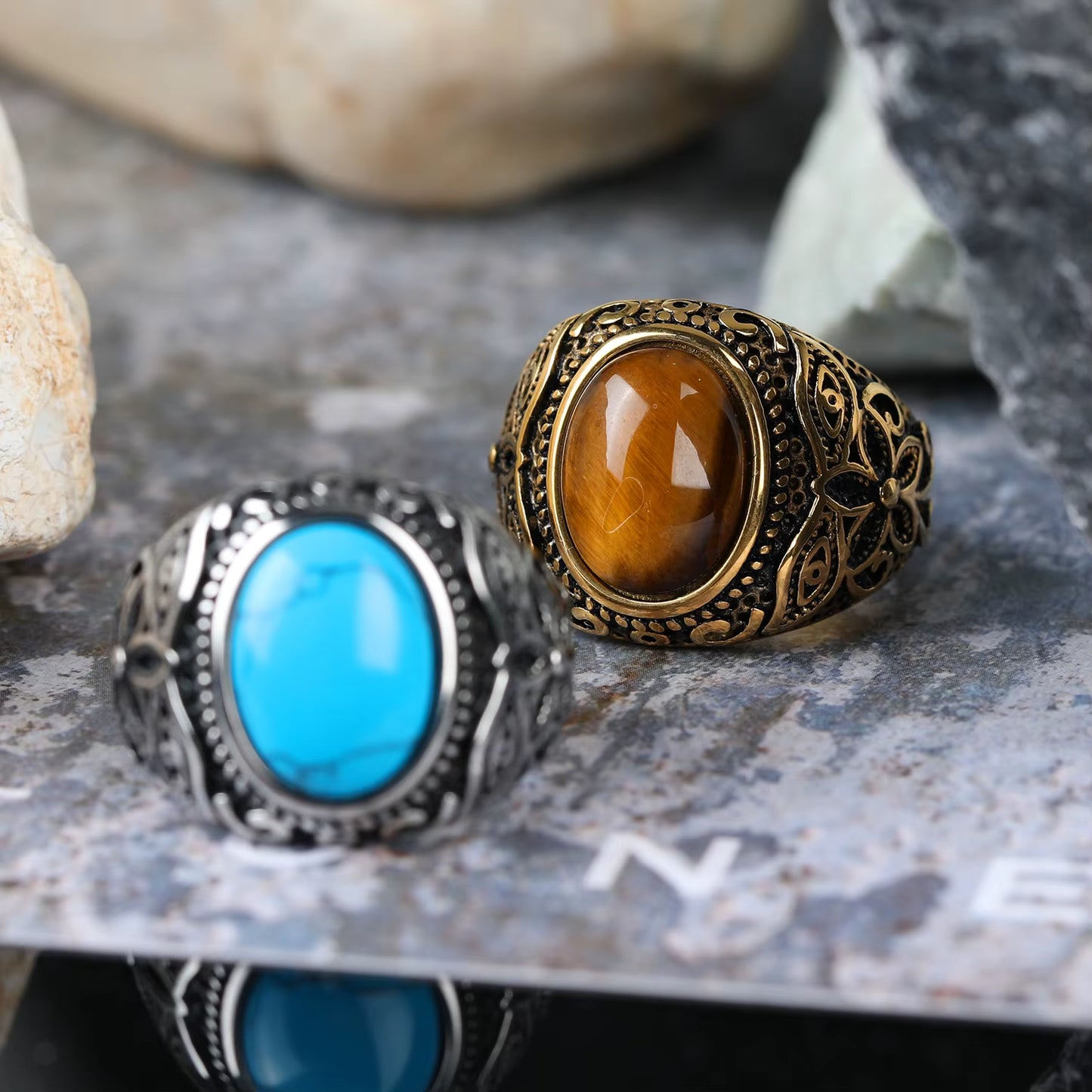 ANILLO CON PIEDRA Y BANDA DE FLOR