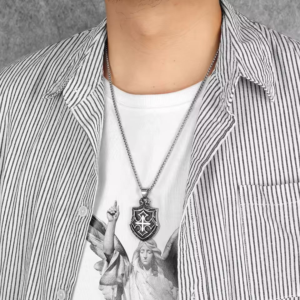 COLLAR ESCUDO CON CRUZ