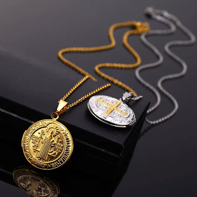 COLLAR CON MEDALLA SAN BENITO 3